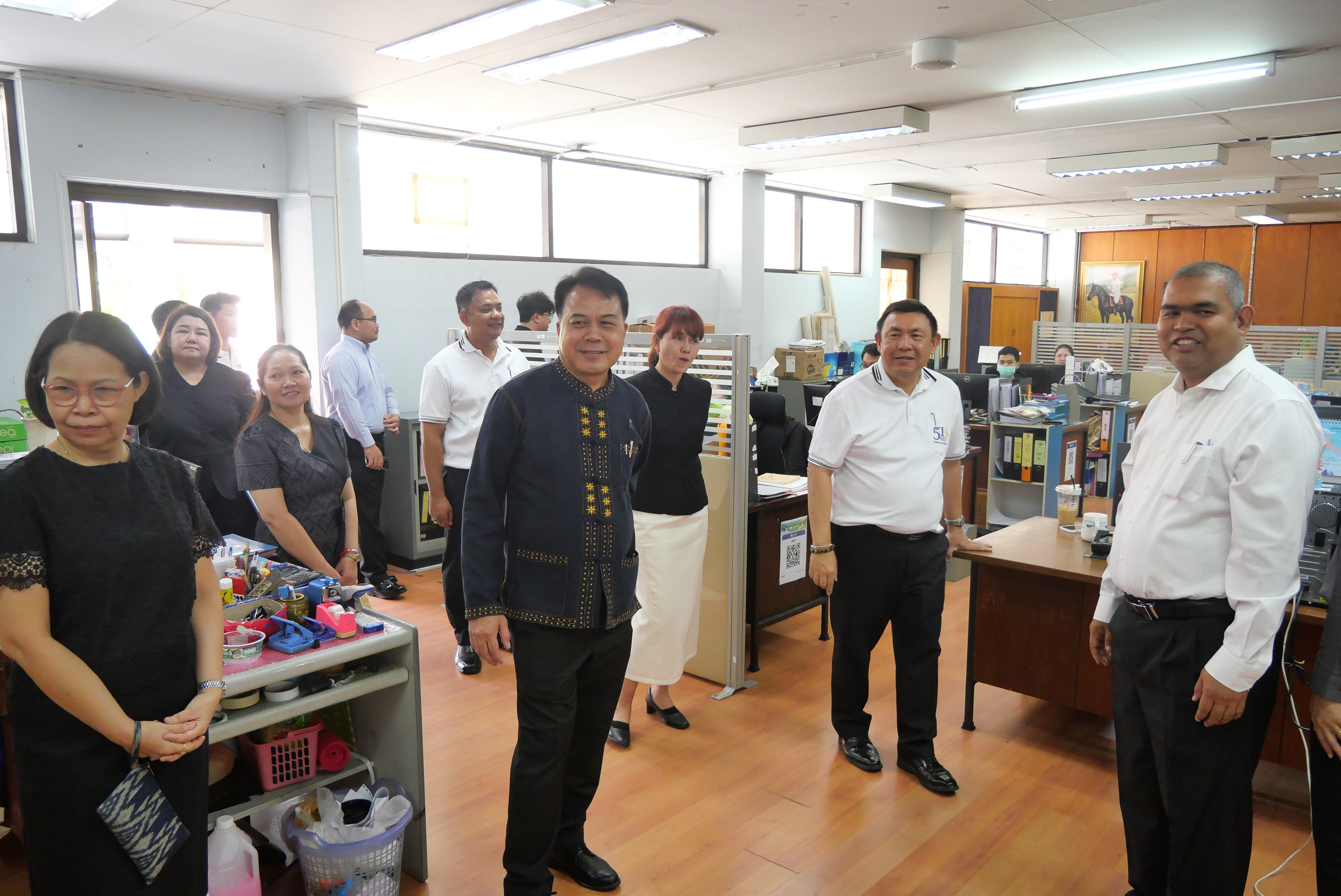 title - เลขาธิการ ส.ป.ก. ตรวจเยี่ยมบุคลากร ส.ป.ก. ถนนราชดำเนินนอก